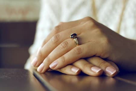 A Foolproof Guide to Doing a French Manicure 